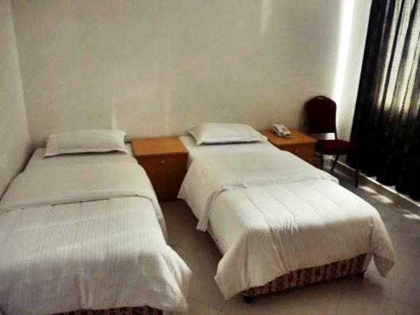 Hotel Plaza *